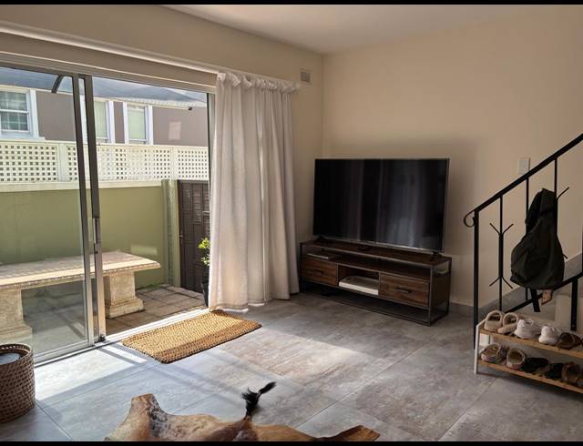 2 BEDROOM APARTMENT FOR SALE IN ESSENWOOD
